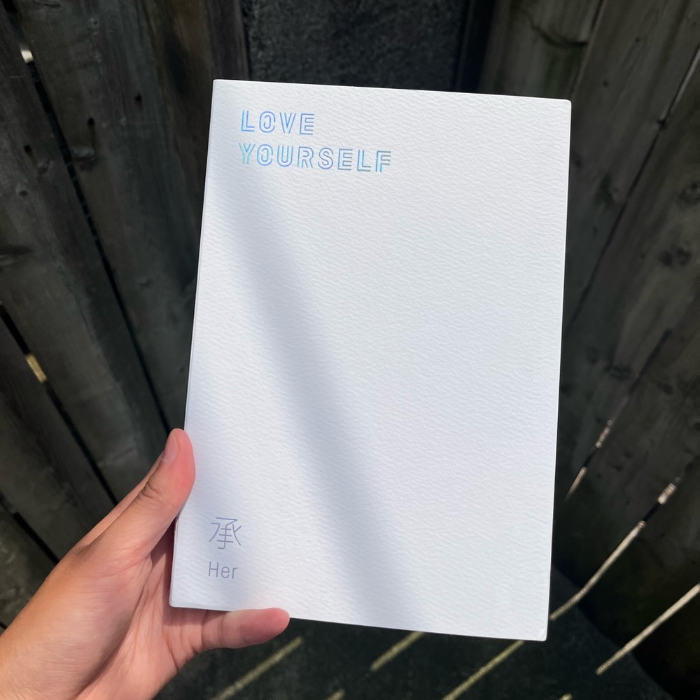 Kpop [BTS] Love Yourself: Her (5th Mini Album) - E Ver. CD + Photobook